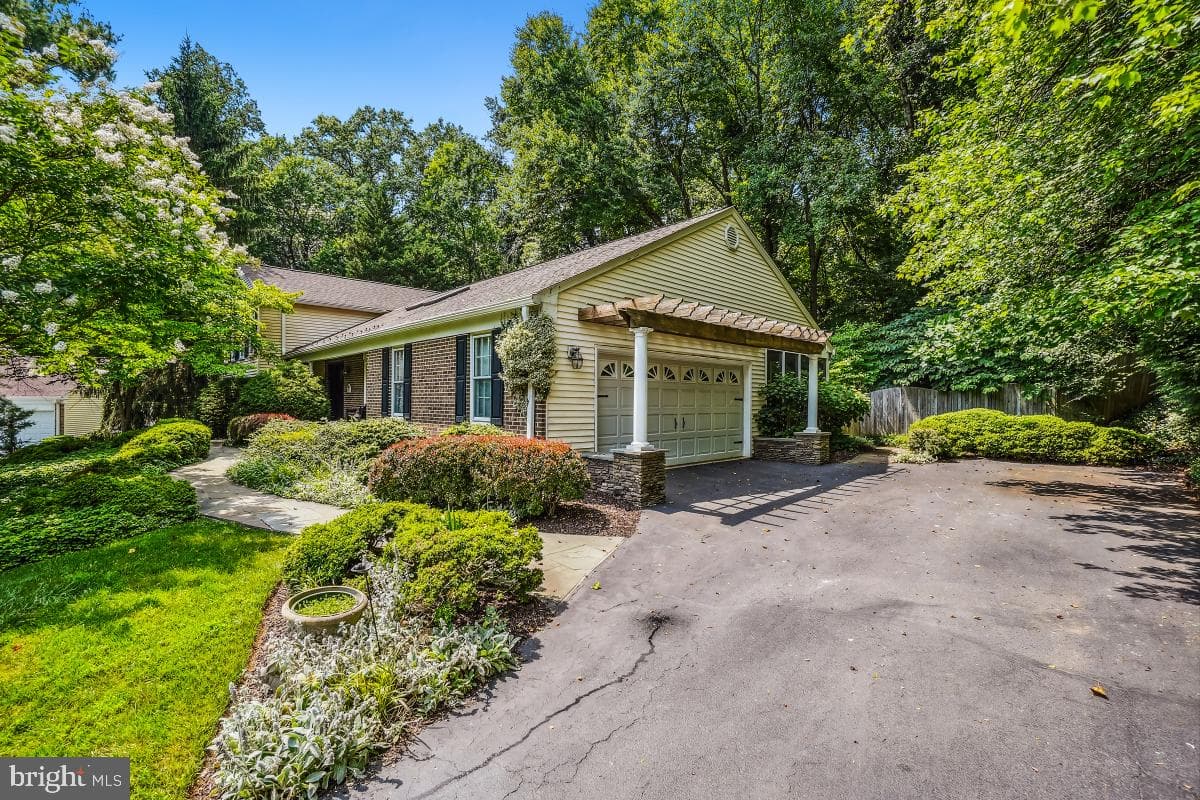 16717 Cutlass Drive photo 2