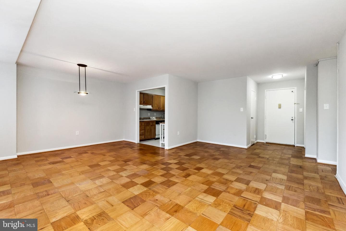 10401 Grosvenor Place #625 photo 2