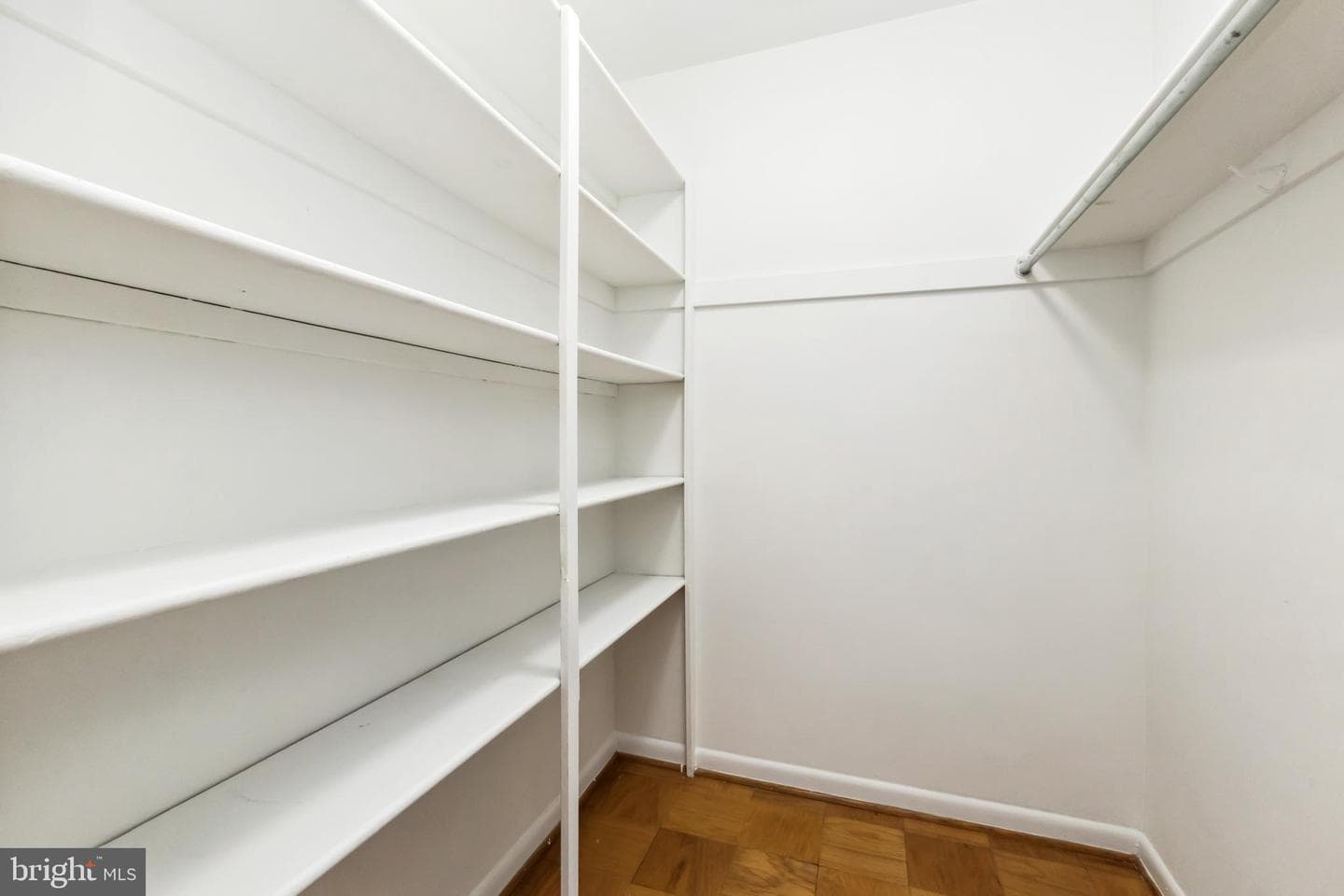10401 Grosvenor Place #625 photo 3