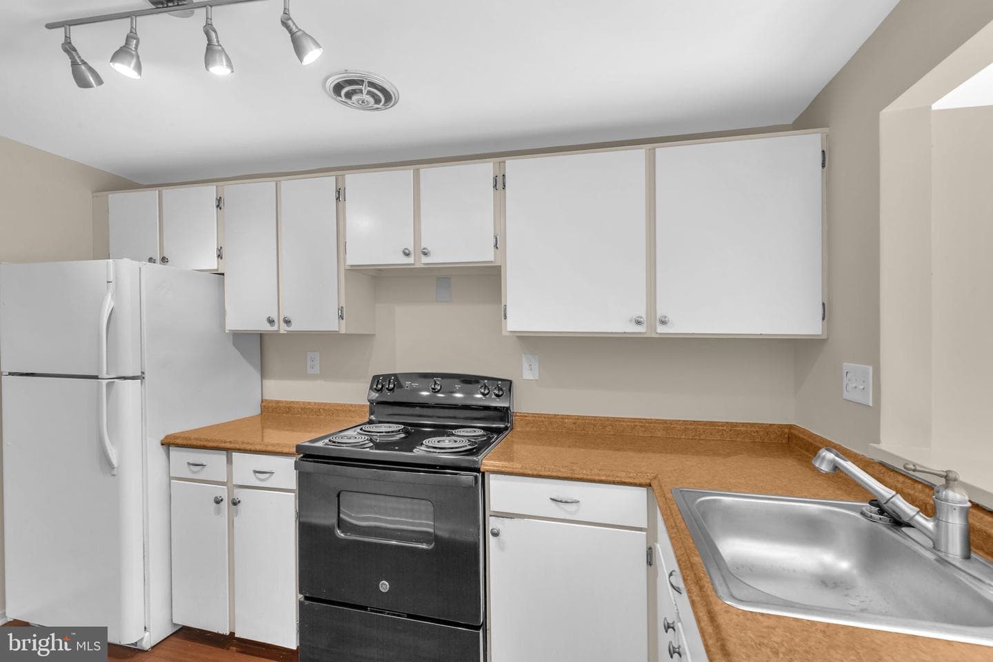 9441 Chadburn Place photo 5