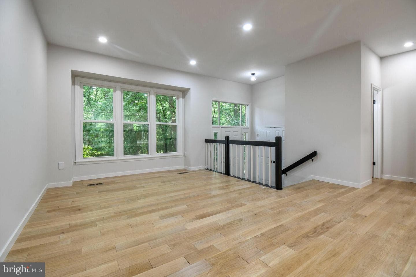 4984 Cloister Drive photo 8