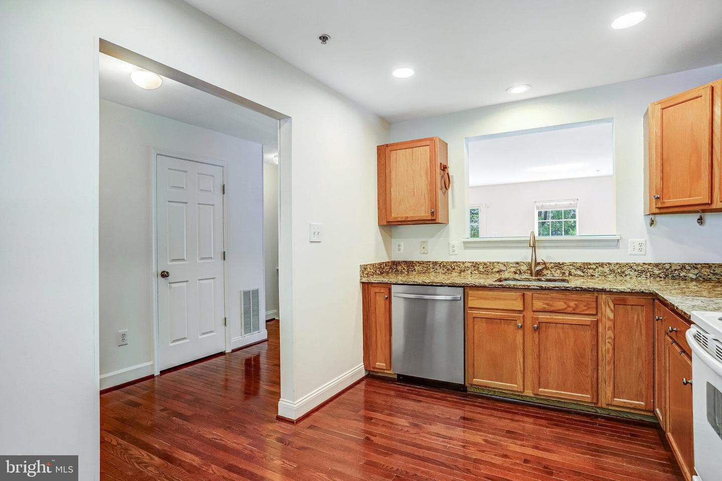 208 Ridgemont Avenue photo 12