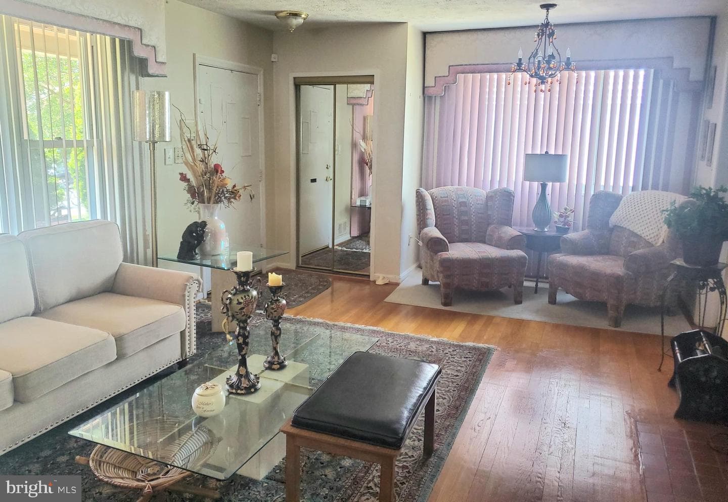 1514 Oakview Drive photo 3