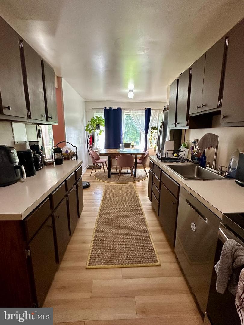 426 Girard Street #164 photo 2