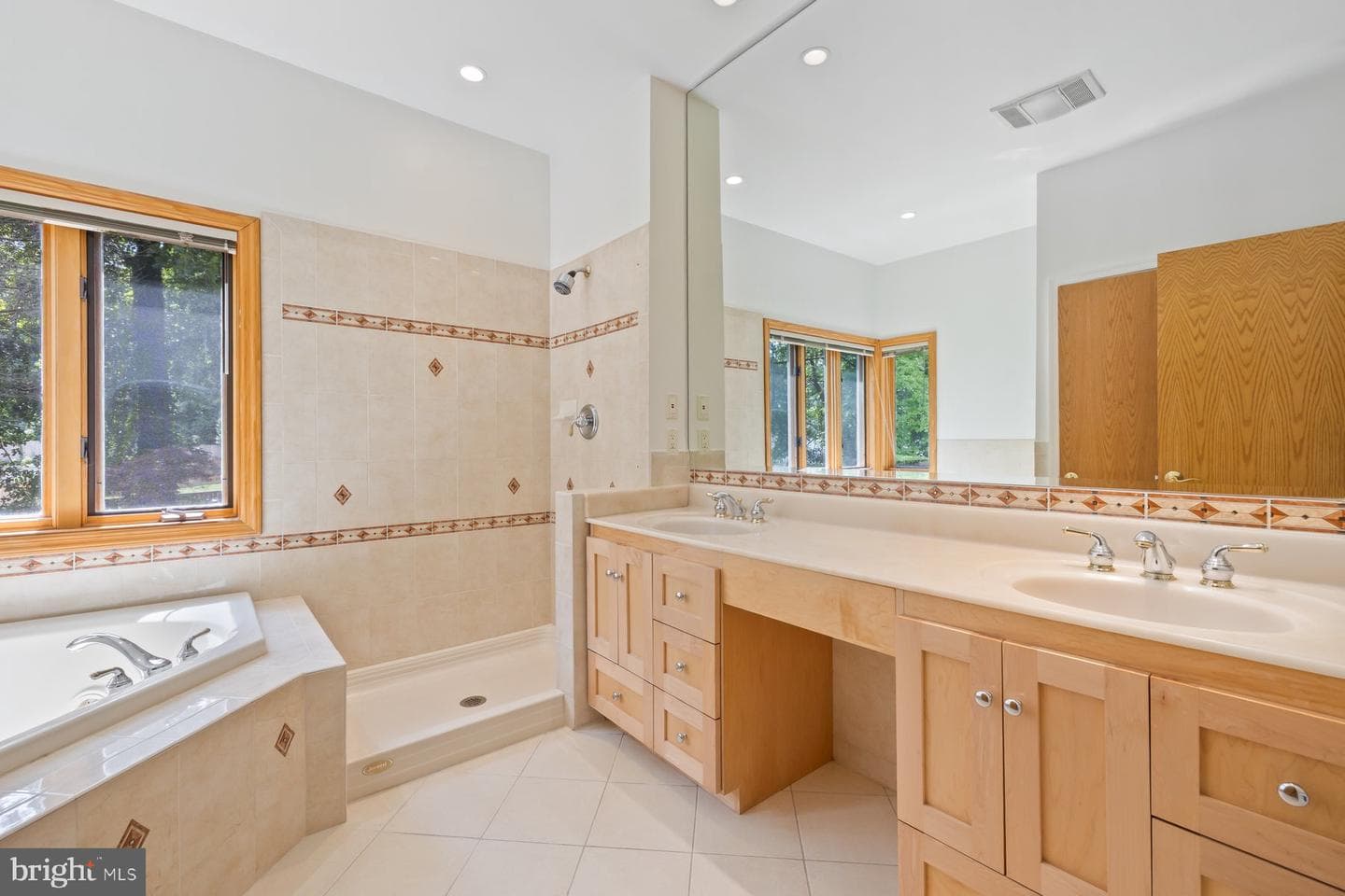 11900 Gainsborough Road photo 24