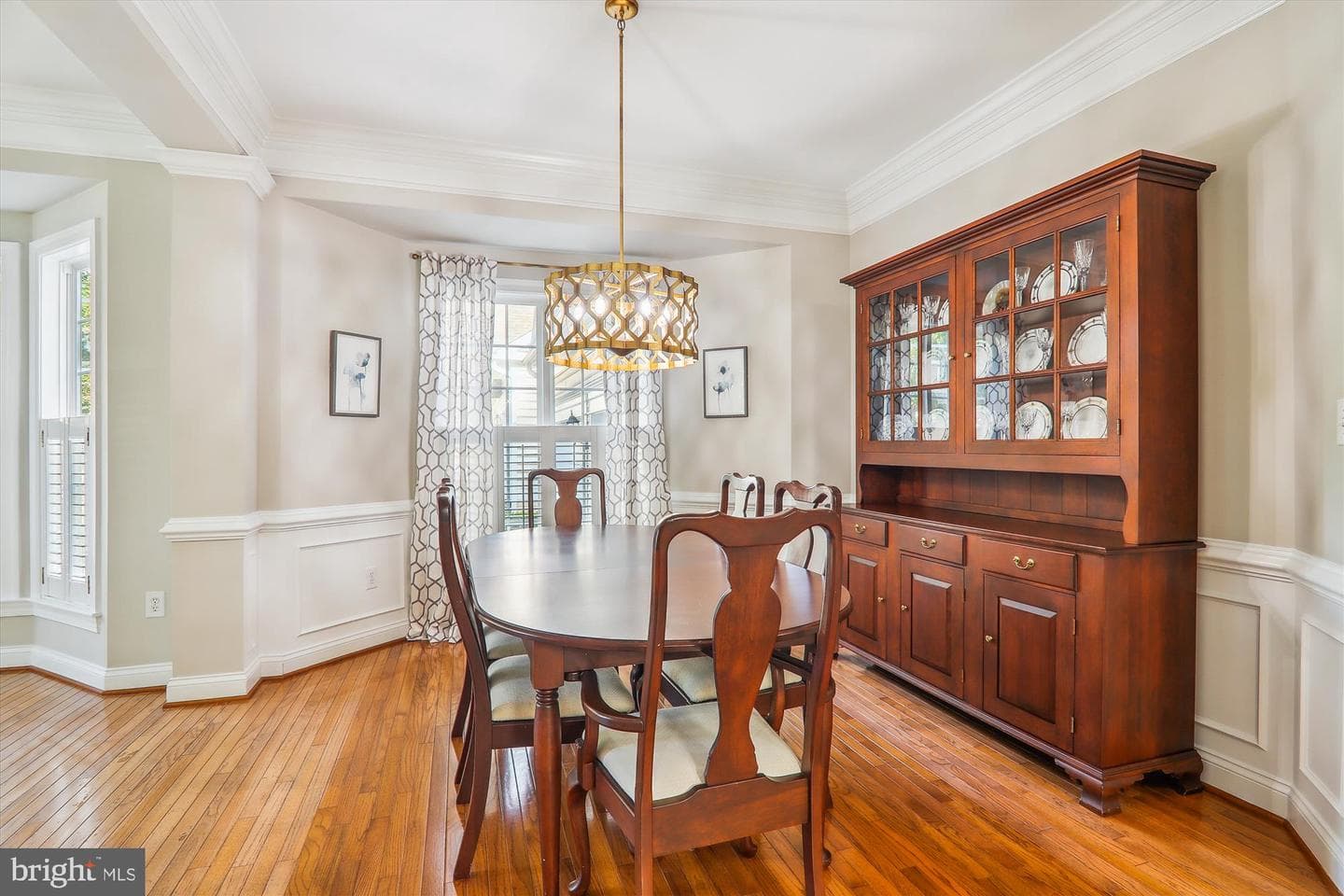 907 Linslade Street photo 12