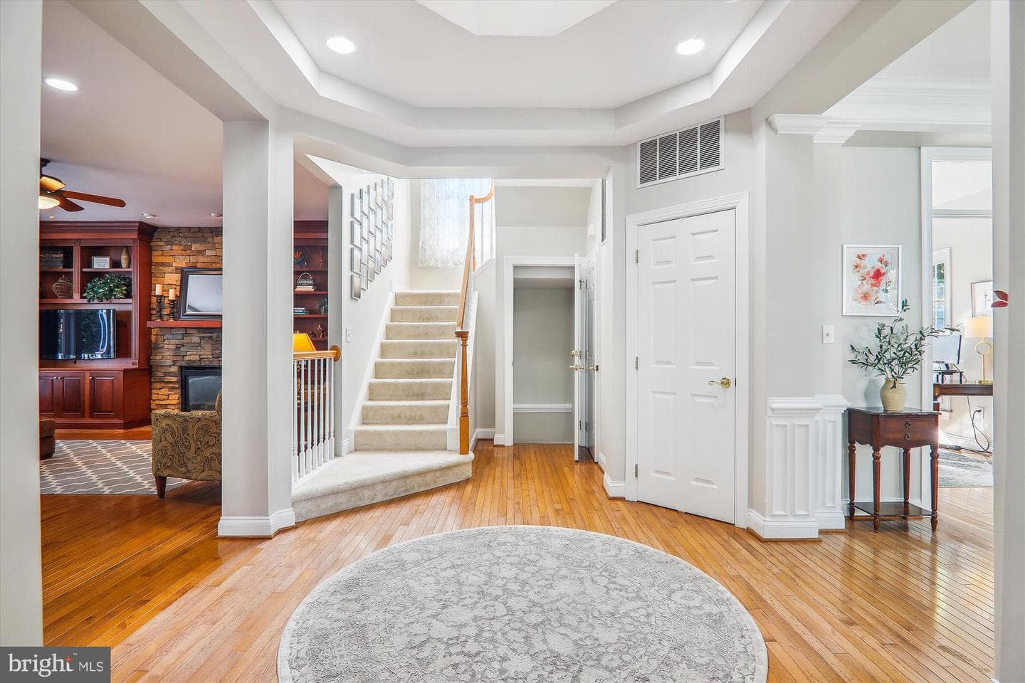 907 Linslade Street photo 27