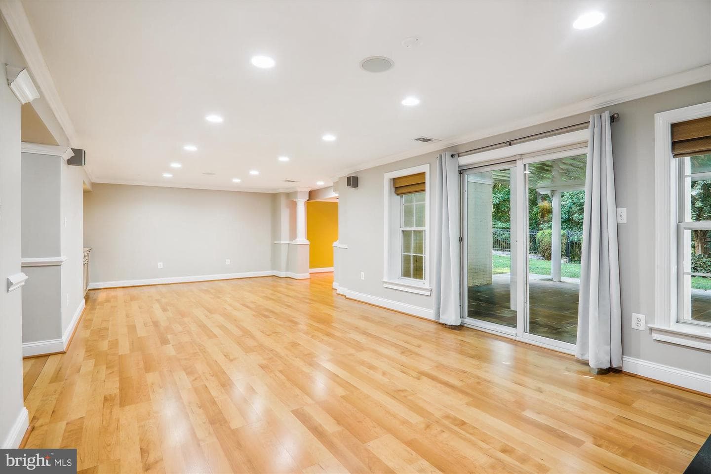 907 Linslade Street photo 43