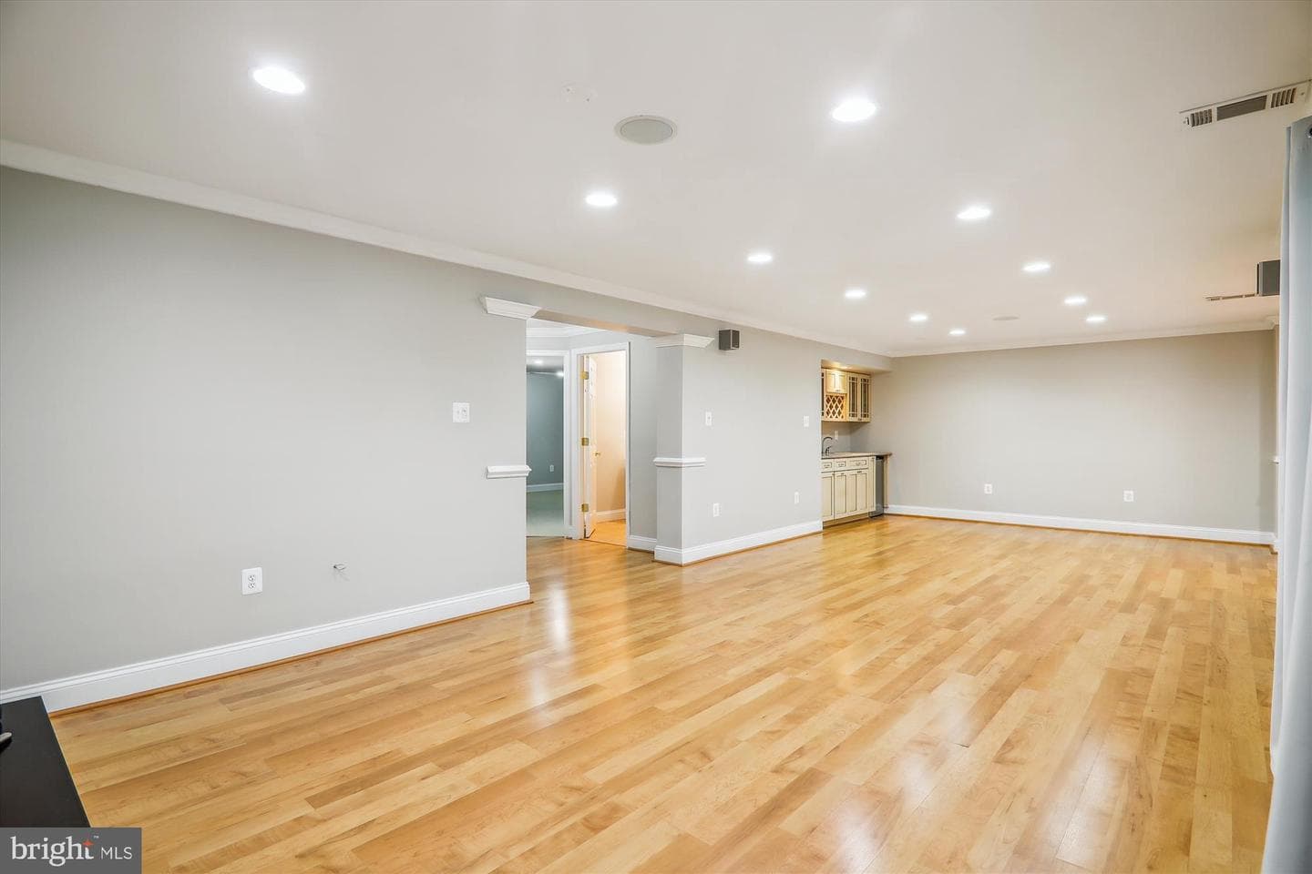 907 Linslade Street photo 46