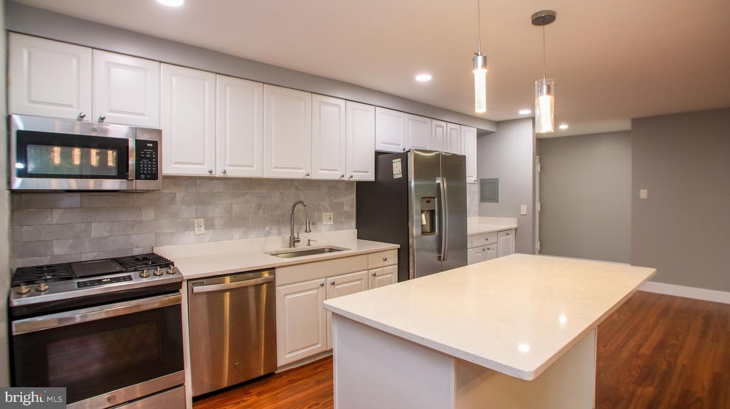 2305 Greenery Lane #t-3-3 photo 10