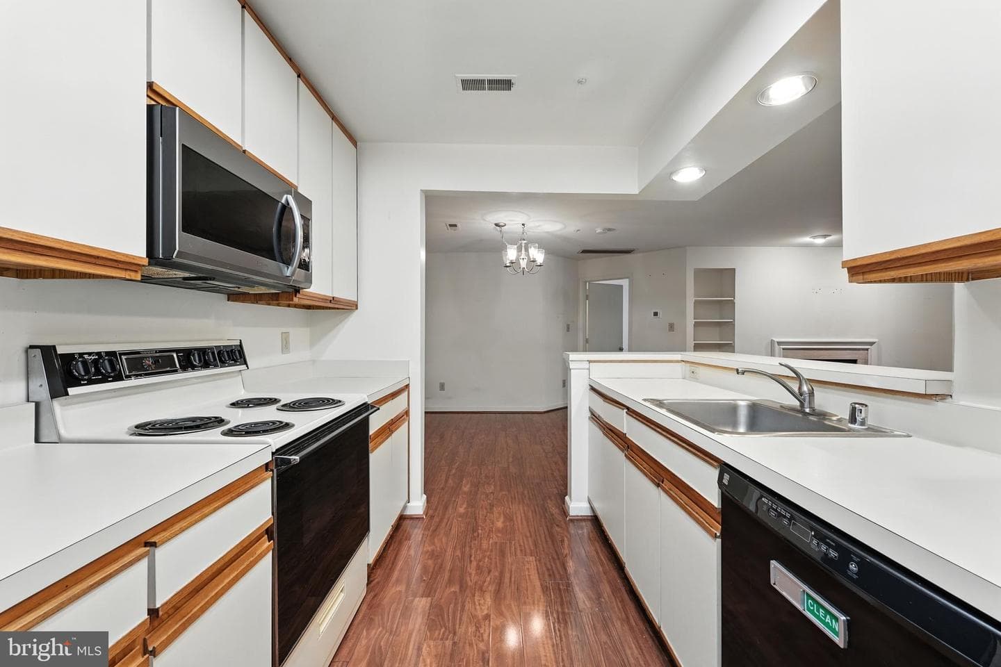 3301 Sir Thomas Drive #6-B-22 photo 12