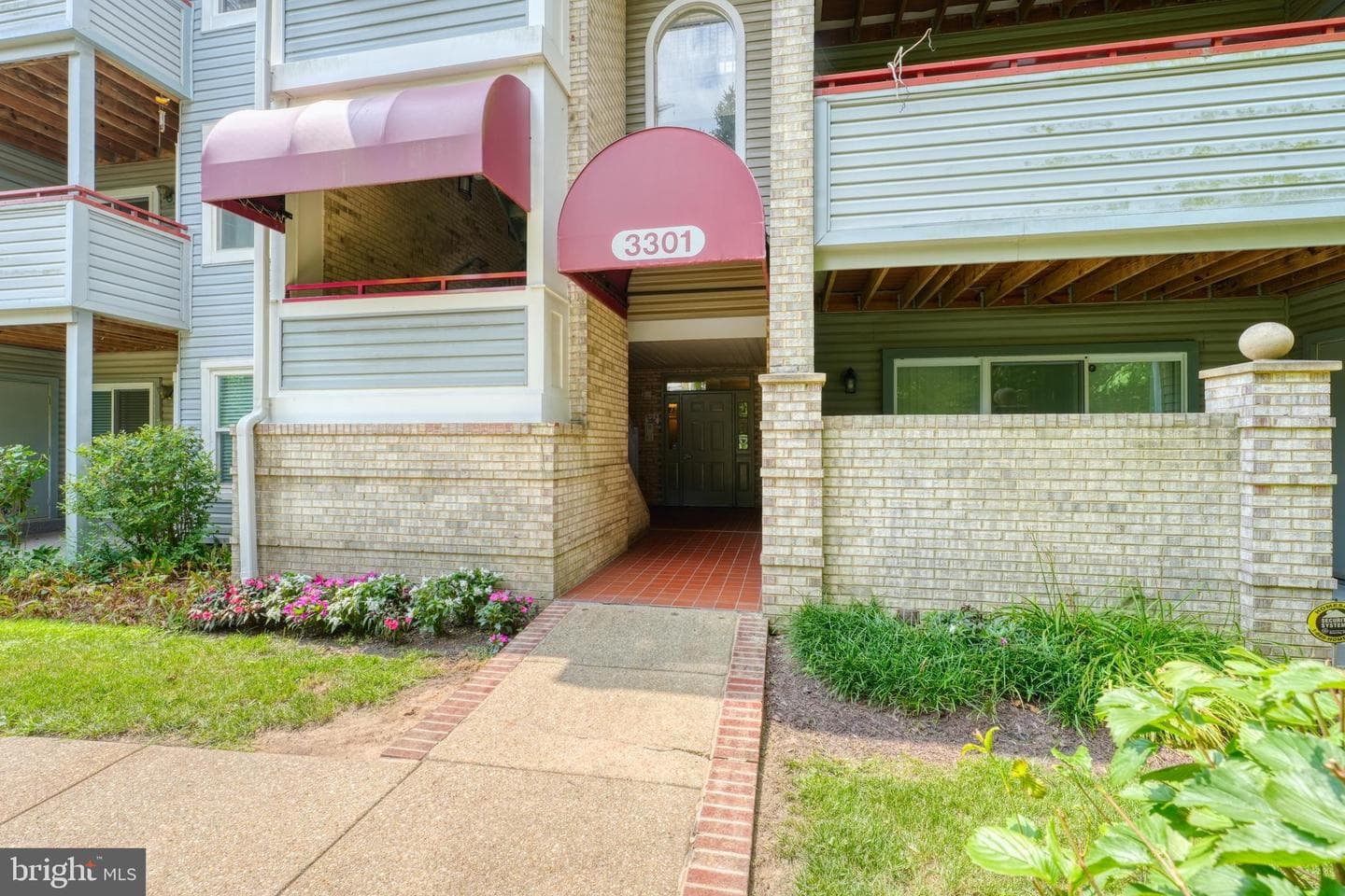 3301 Sir Thomas Drive #6-B-22 photo 2