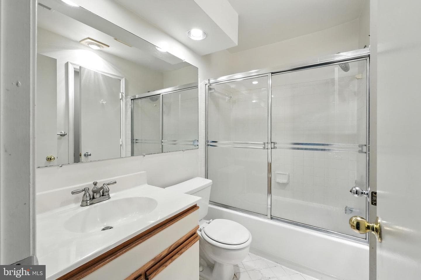 3301 Sir Thomas Drive #6-B-22 photo 5