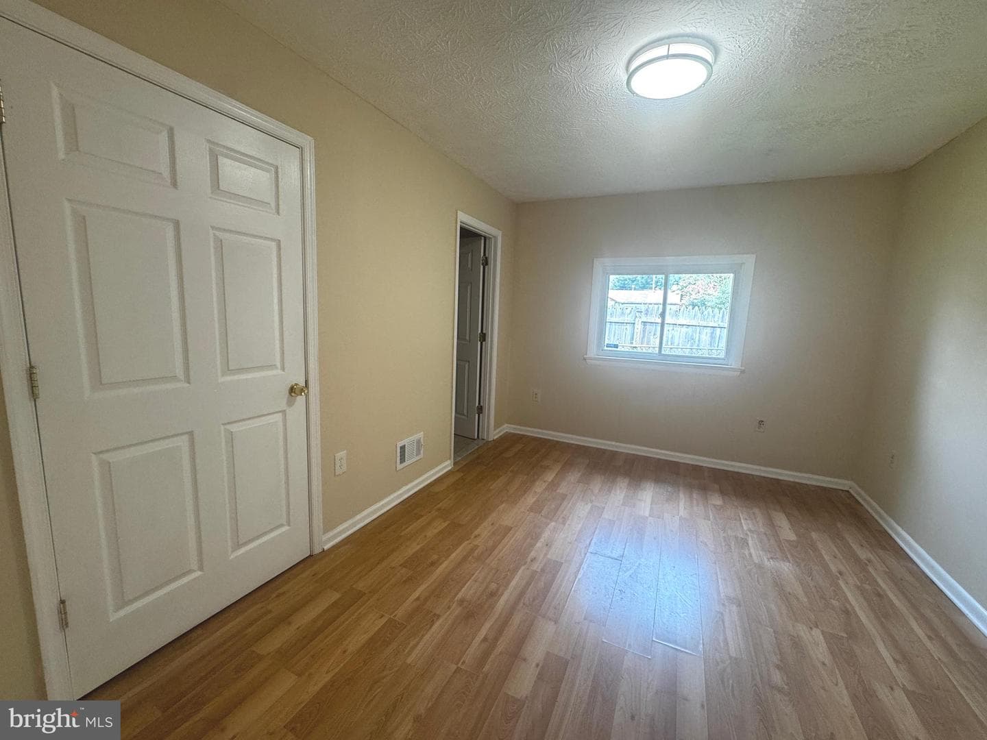 350 Howard Avenue photo 18