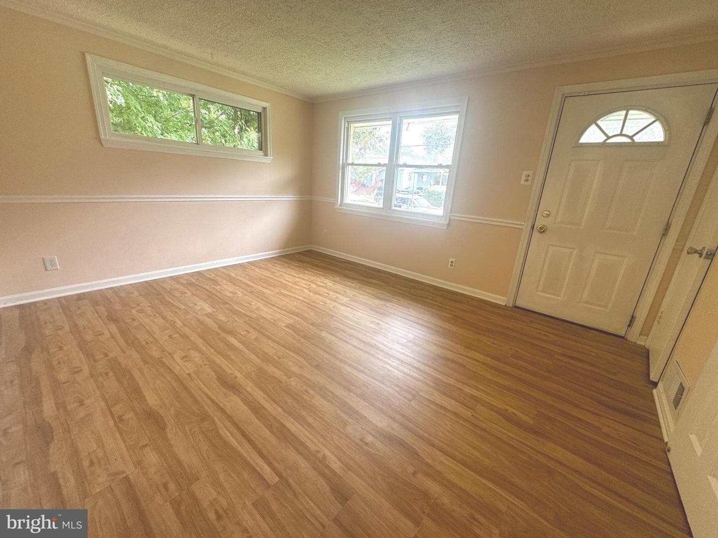 350 Howard Avenue photo 2