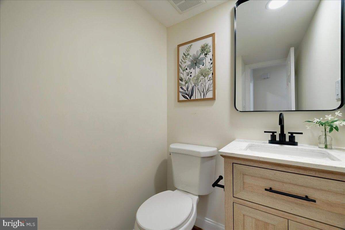 13517 Middlevale Lane photo 9