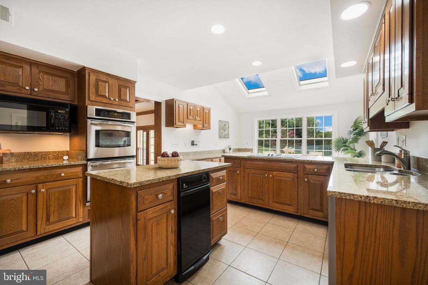 13510 Stonebarn photo 17