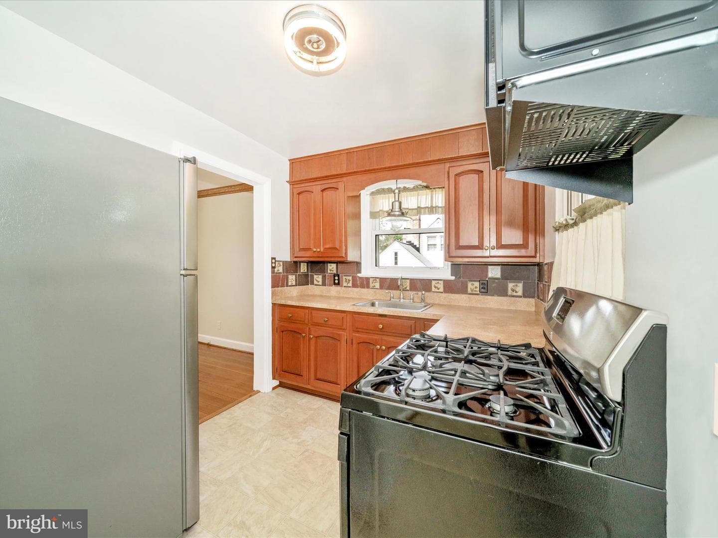 9405 Flower Avenue photo 18