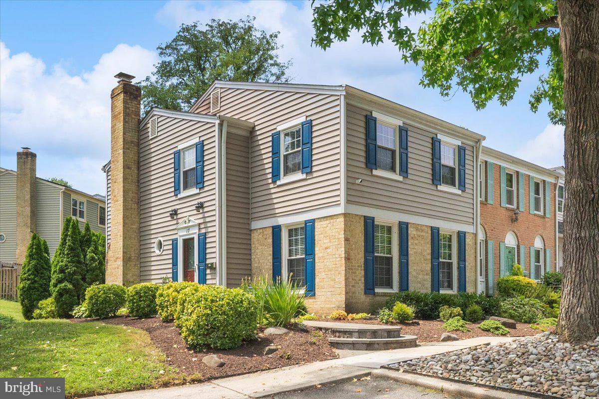 17 Goodport Lane photo 2