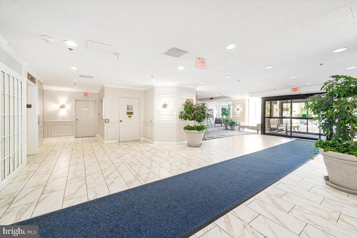 15101 Interlachen Drive #1-807 photo 5