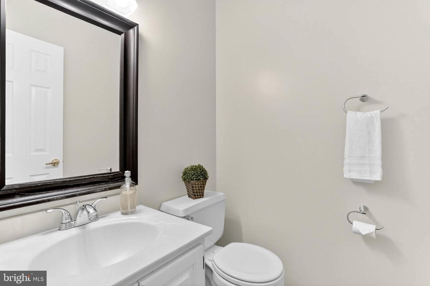 1369 Templeton Place photo 14