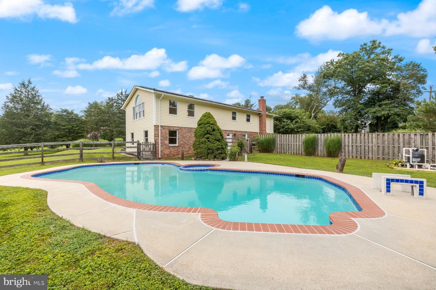 18604 Muncaster Road photo 12