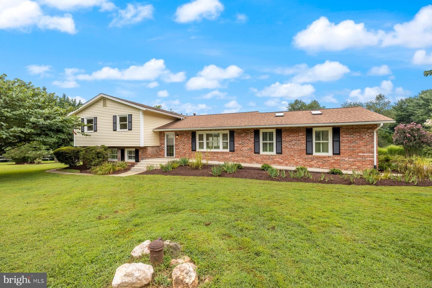 18604 Muncaster Road photo 4