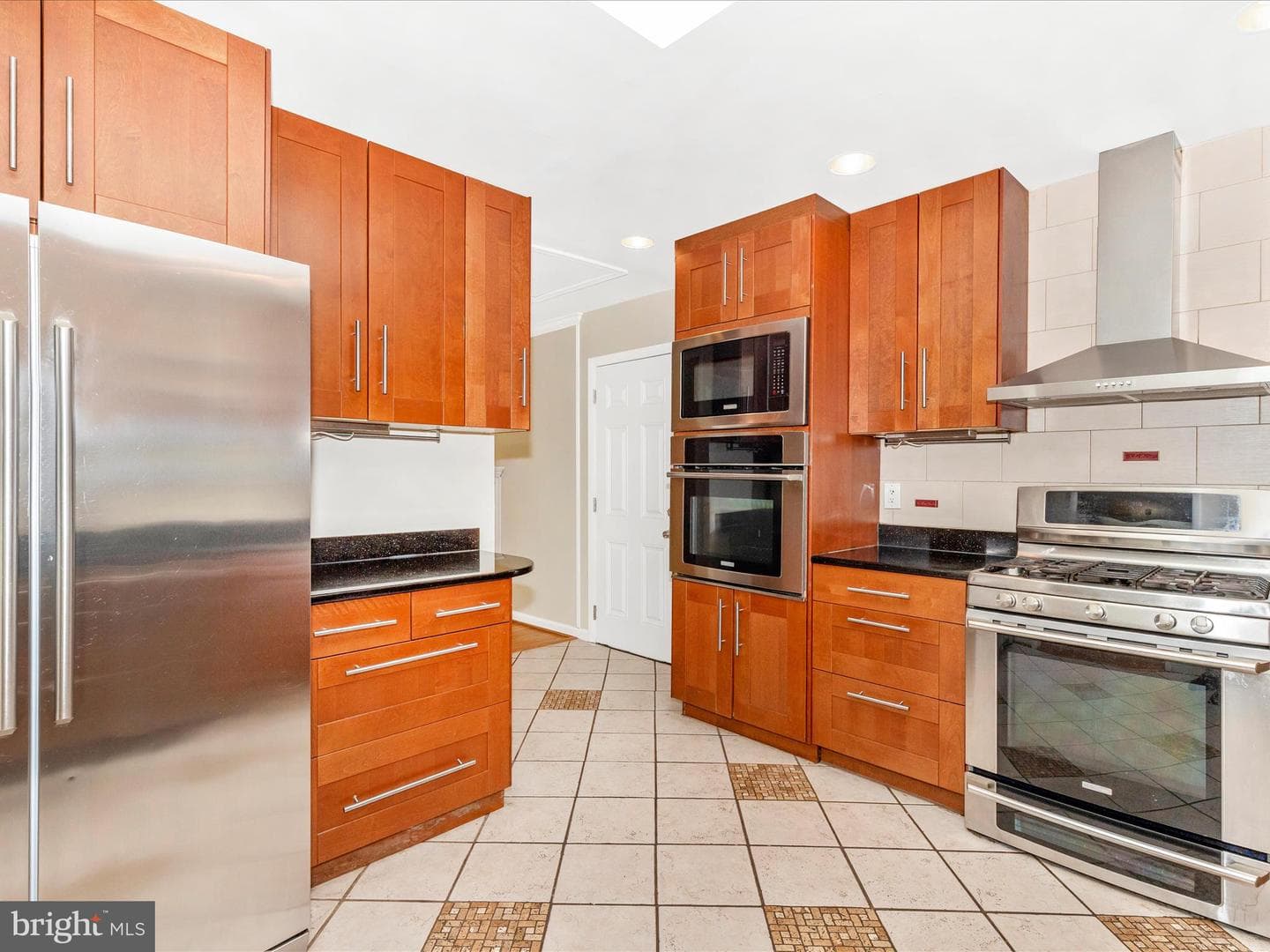 18004 Muncaster Road photo 17