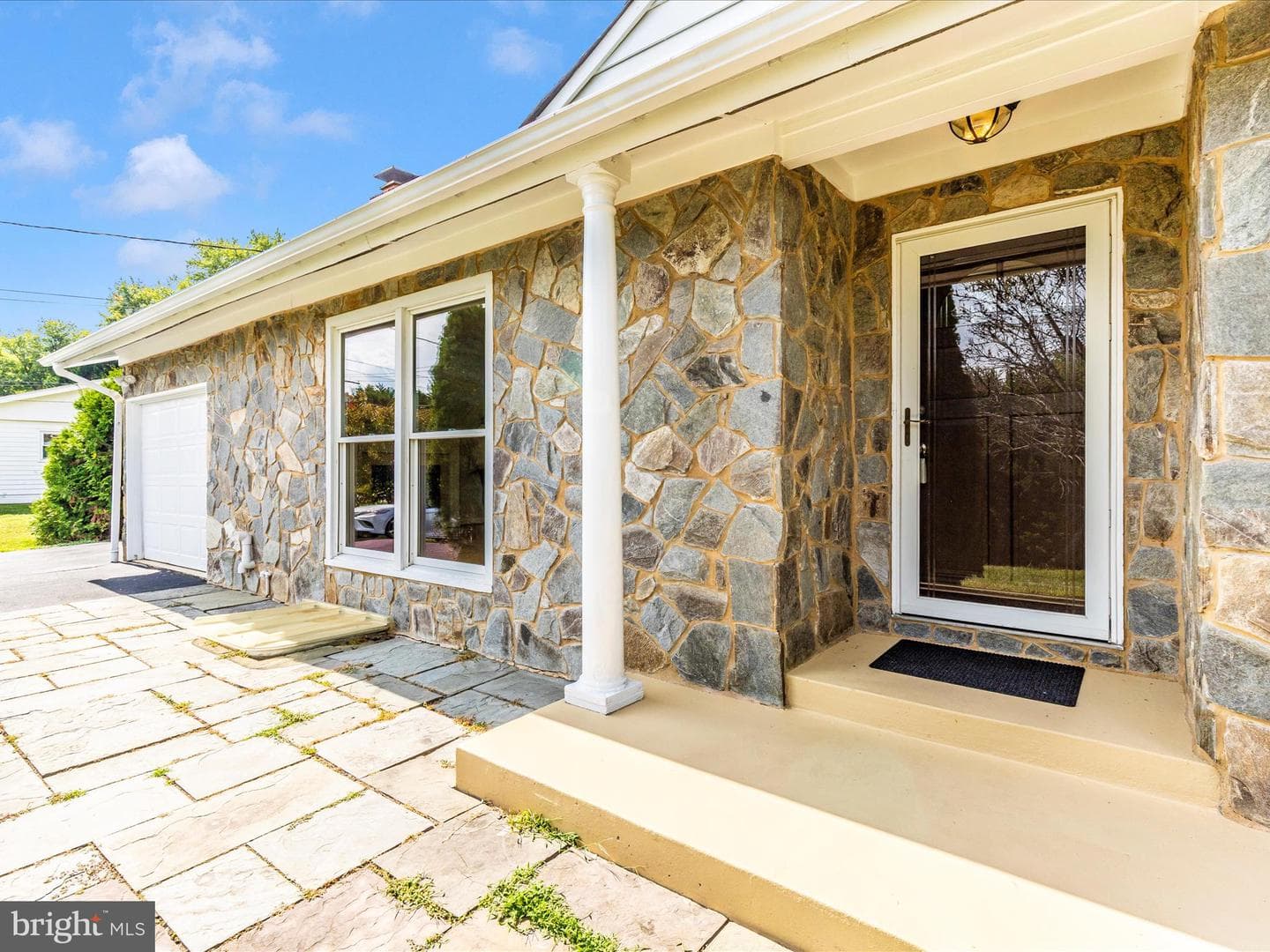 18004 Muncaster Road photo 3
