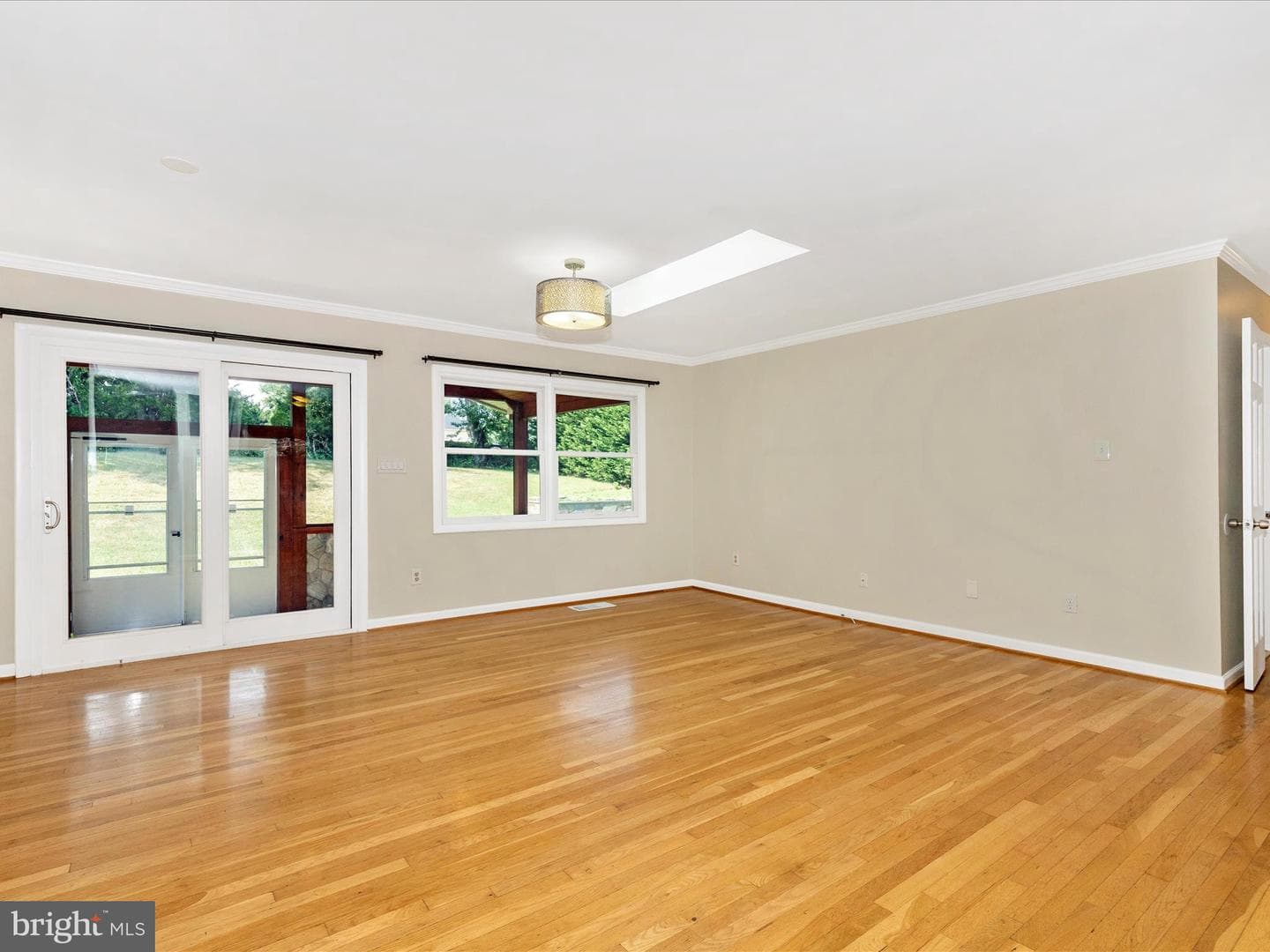 18004 Muncaster Road photo 5