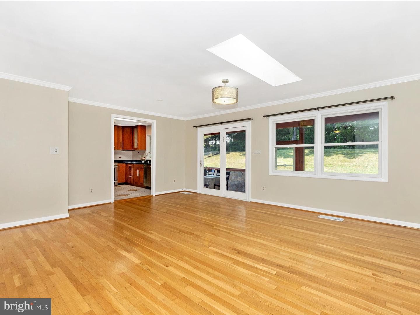 18004 Muncaster Road photo 9