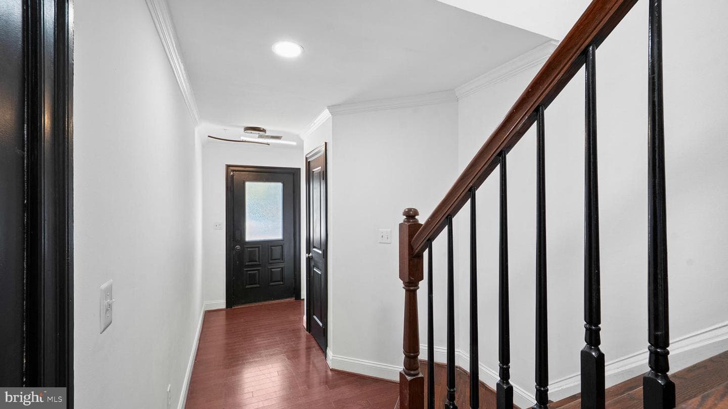 709 Glouster Knoll Drive photo 4