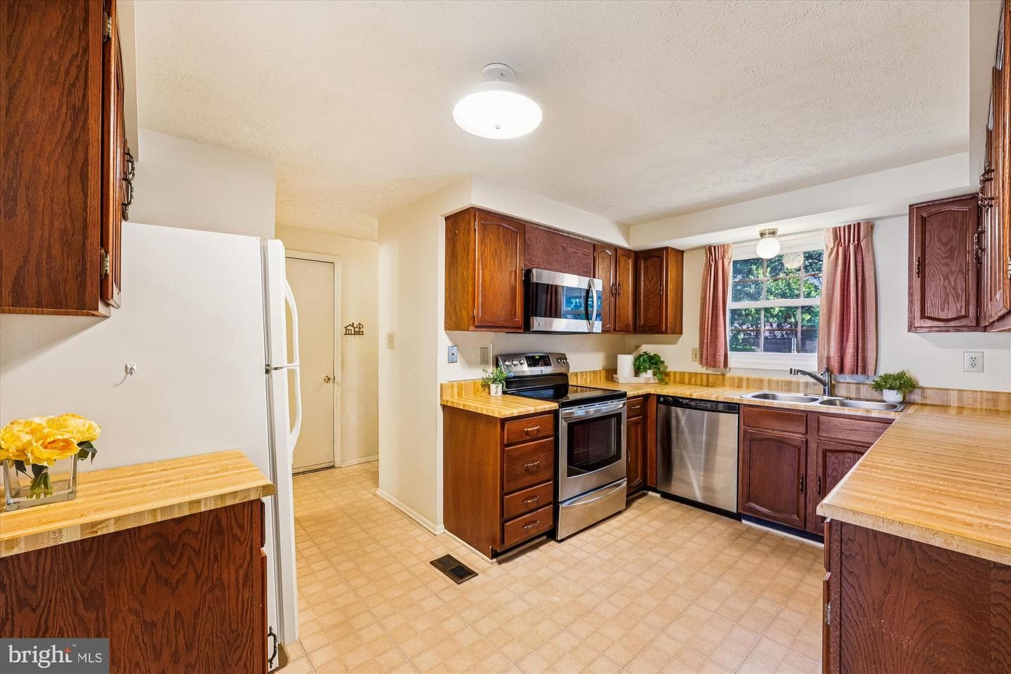 17217 Berclair Terrace photo 10