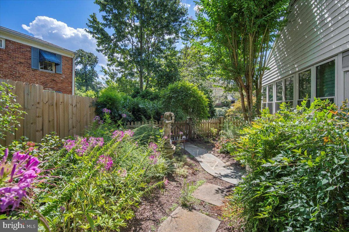 8102 Thoreau Drive photo 35