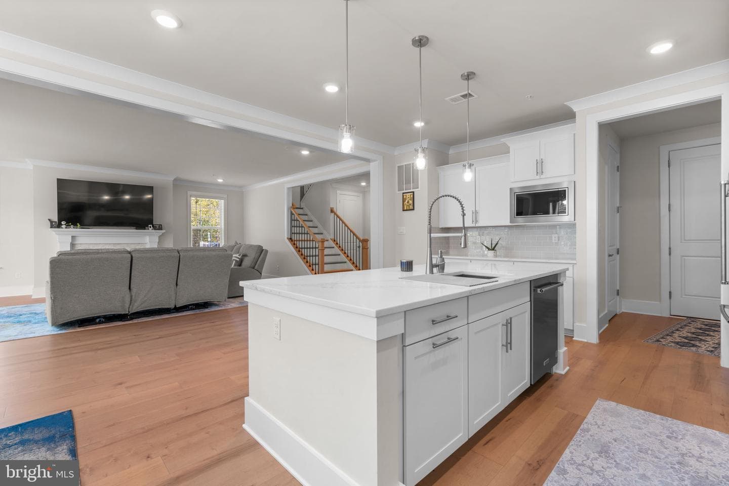 21708 Woodfield Road photo 13