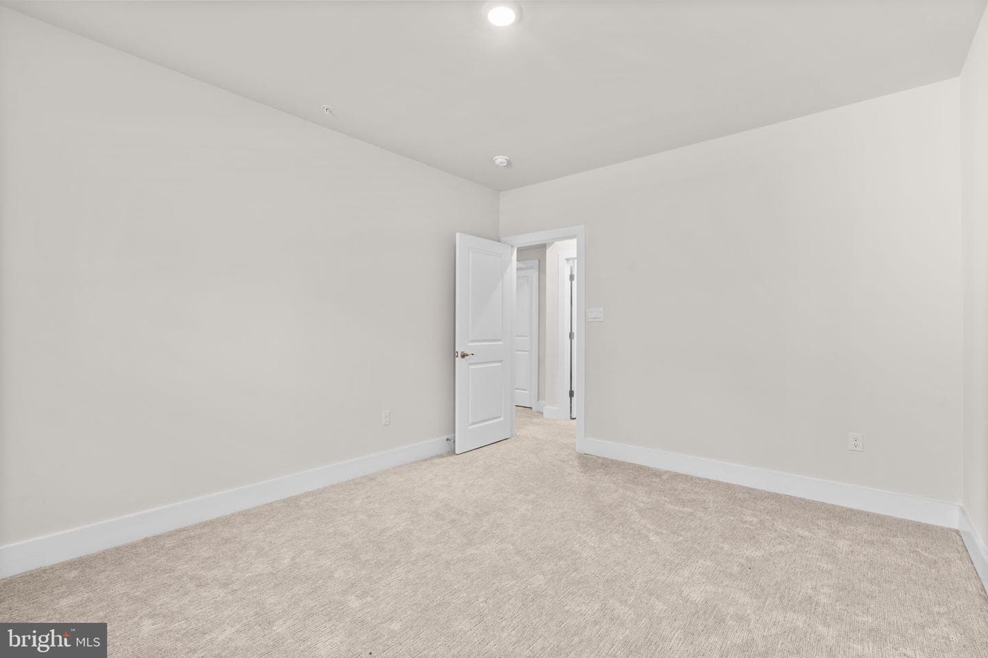 21708 Woodfield Road photo 51