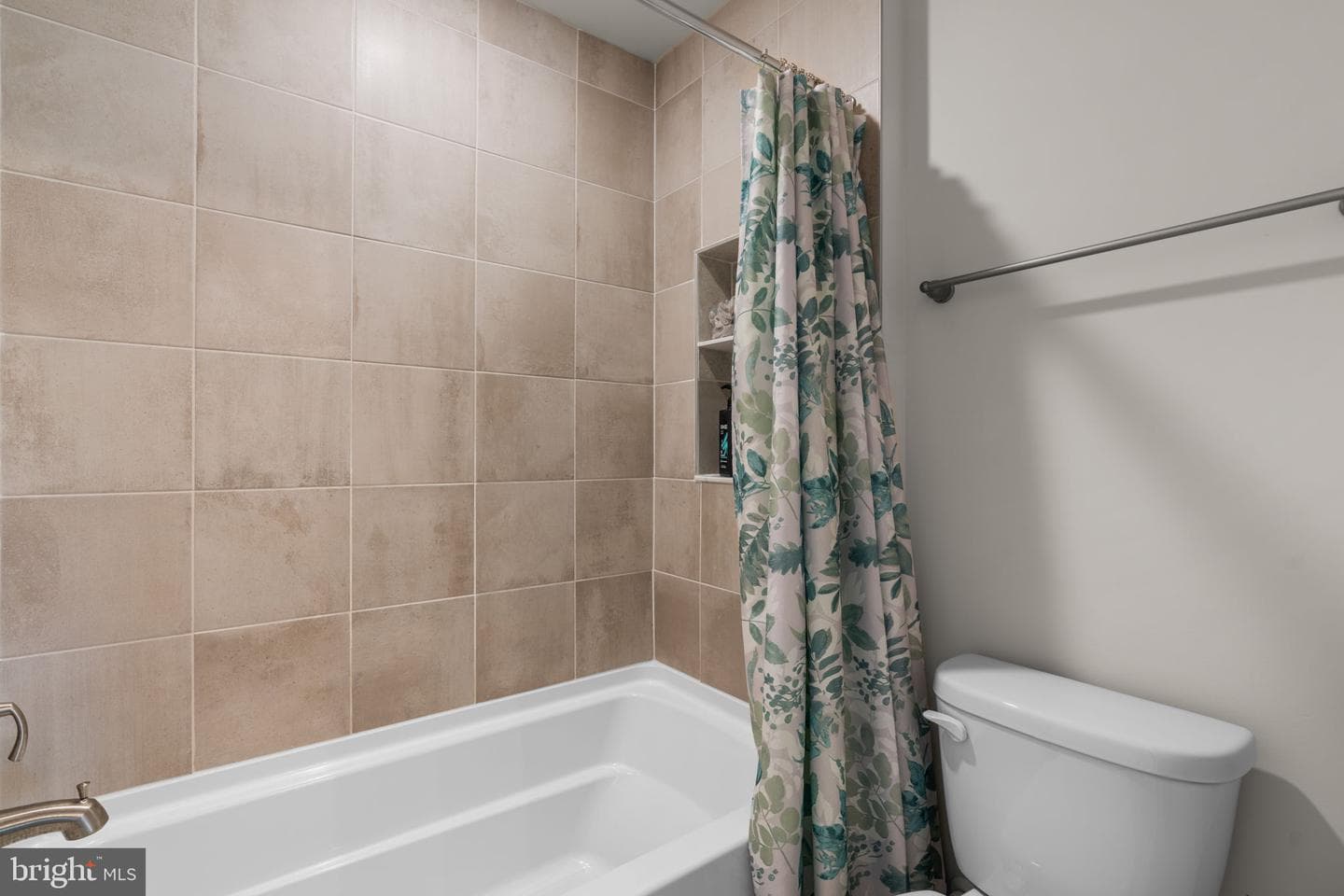 21708 Woodfield Road photo 57