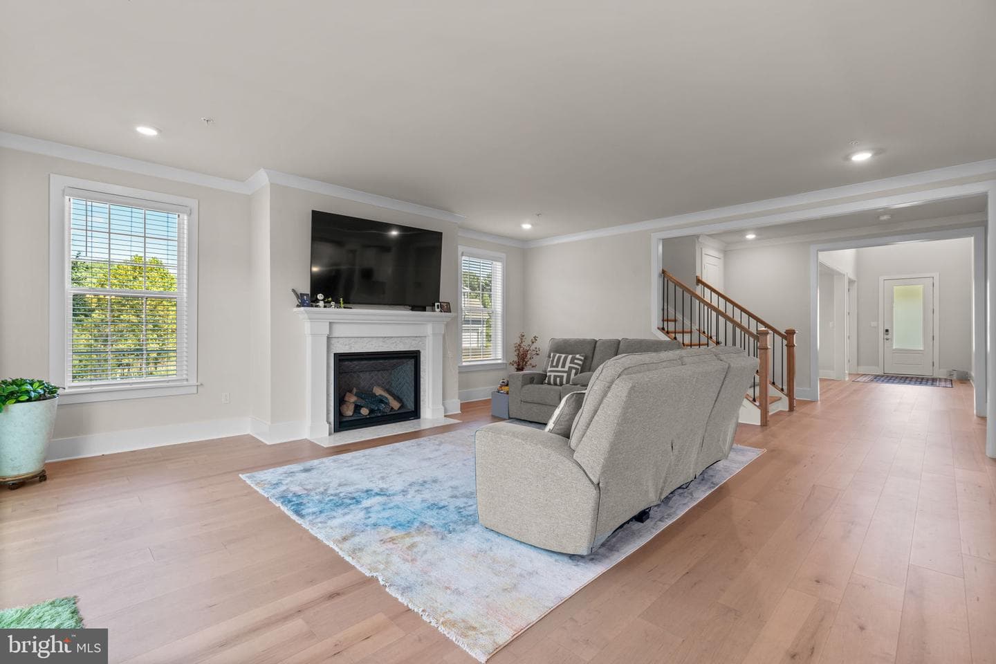 21708 Woodfield Road photo 8