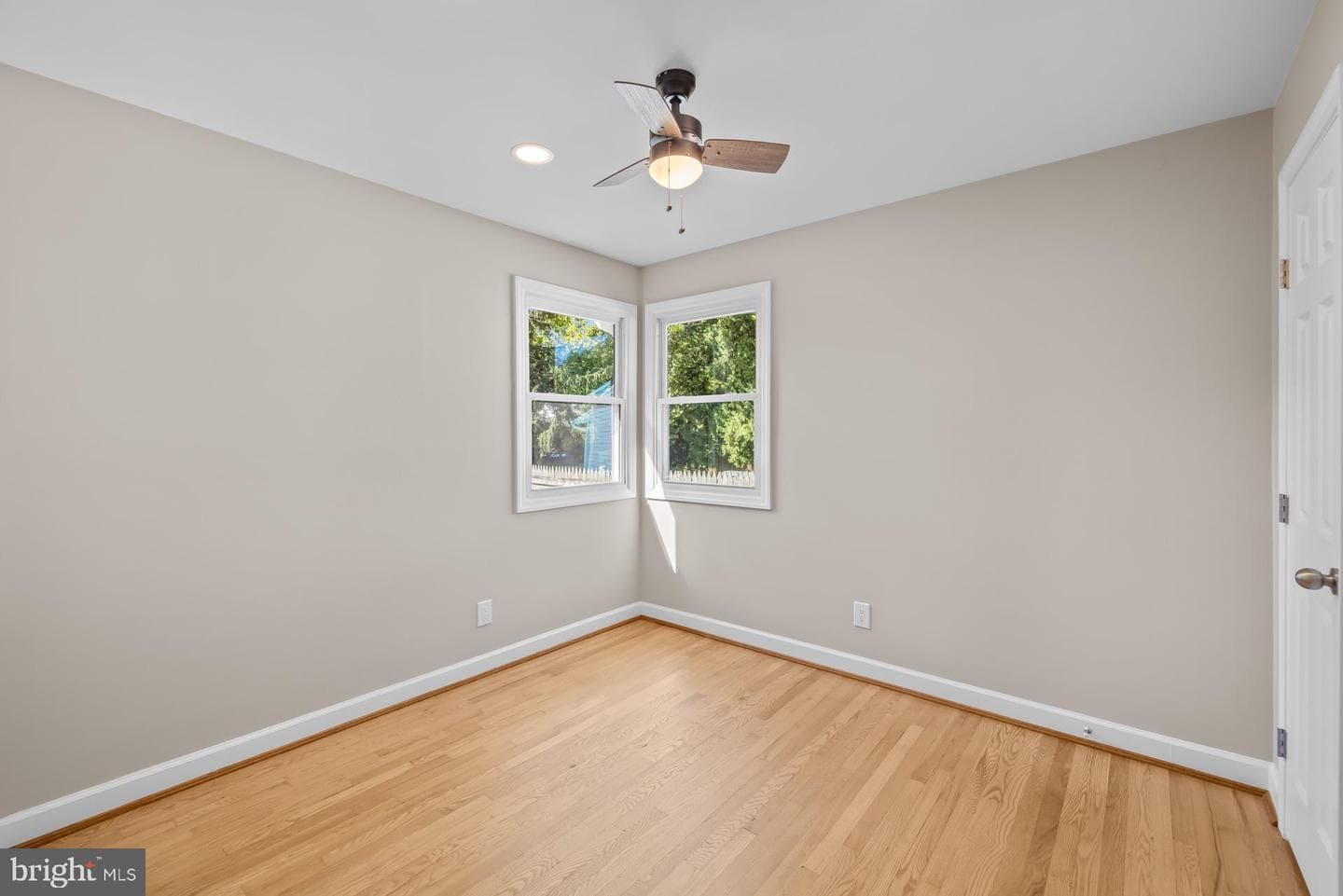 1019 Scott Avenue photo 21