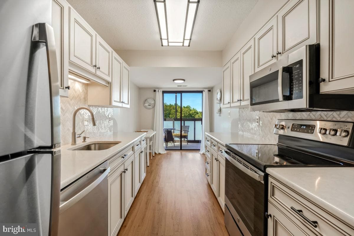 15100 Interlachen Drive #4-1021 photo 14