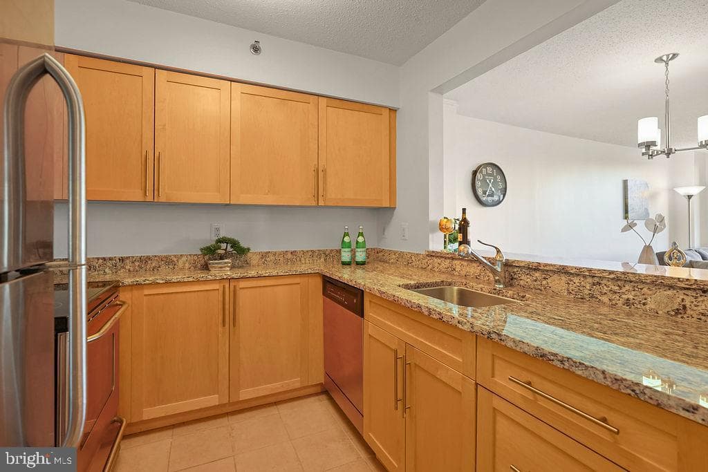 10101 Grosvenor Place #1004 photo 11