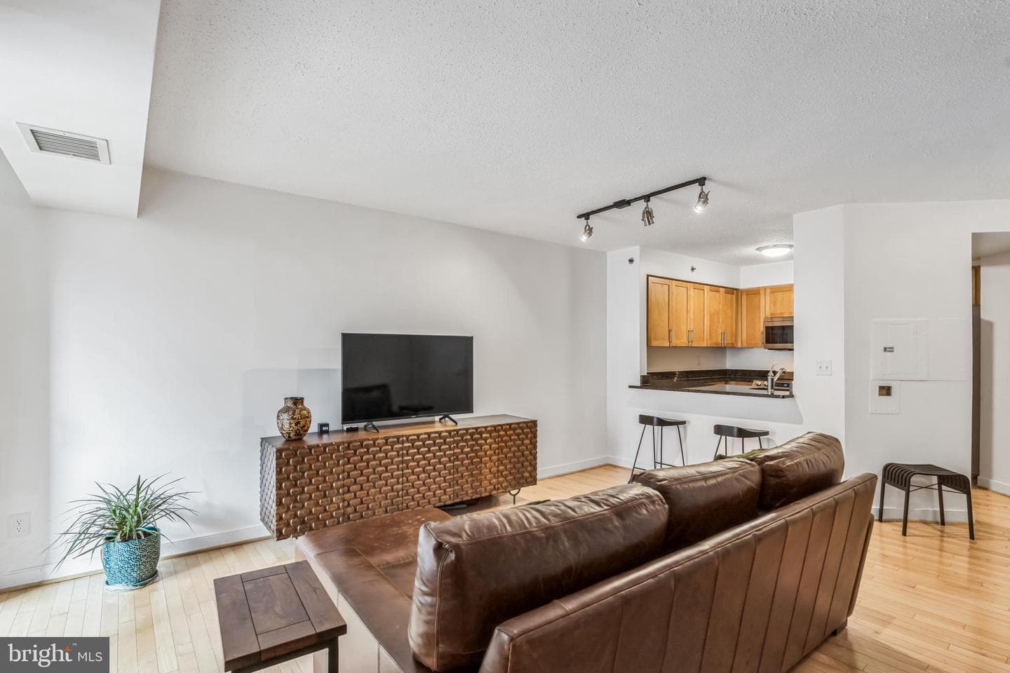 7500 Woodmont Avenue #s714 photo 4