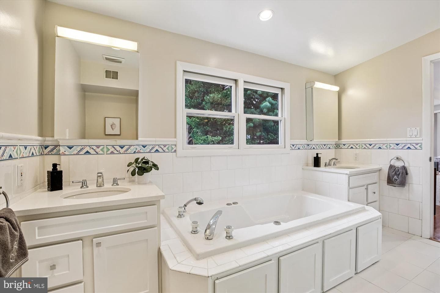9409 Linden Avenue photo 28