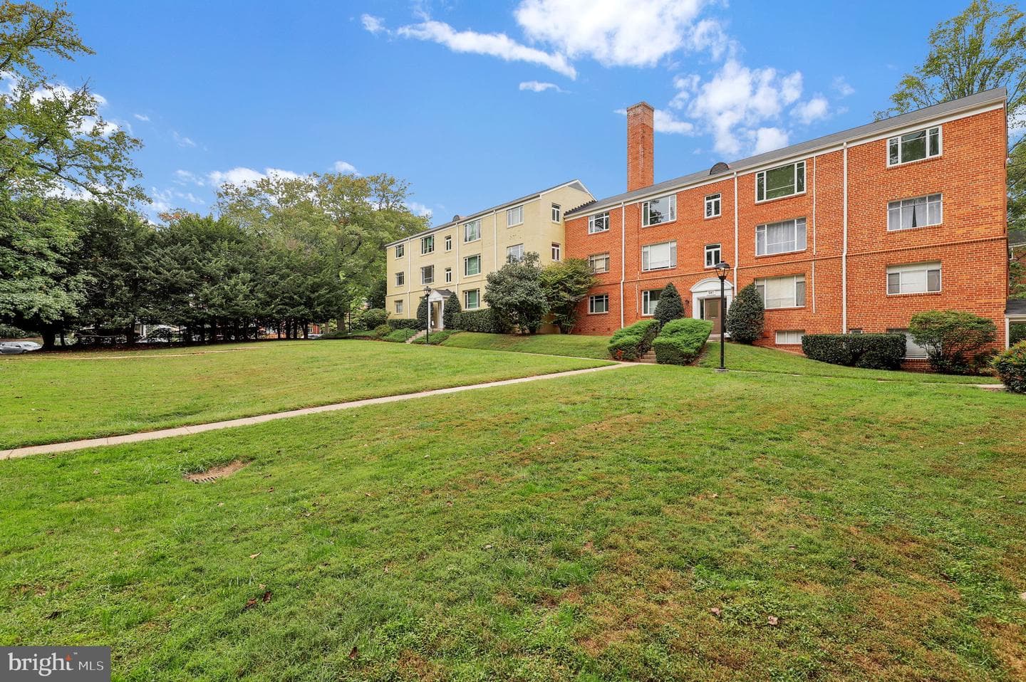 10411 Montrose Avenue #301 photo 17
