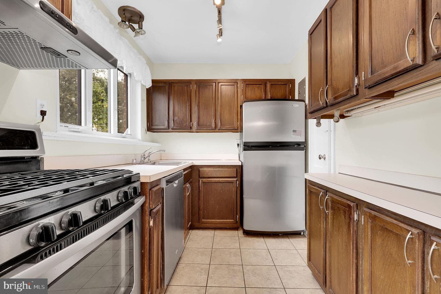 10411 Montrose Avenue #301 photo 8