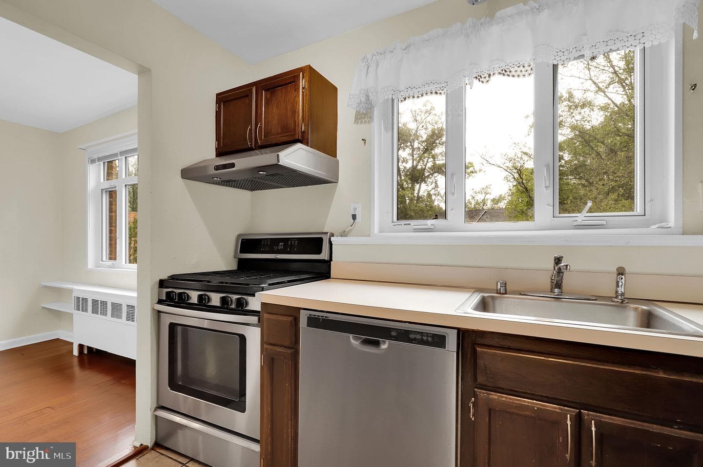 10411 Montrose Avenue #301 photo 9