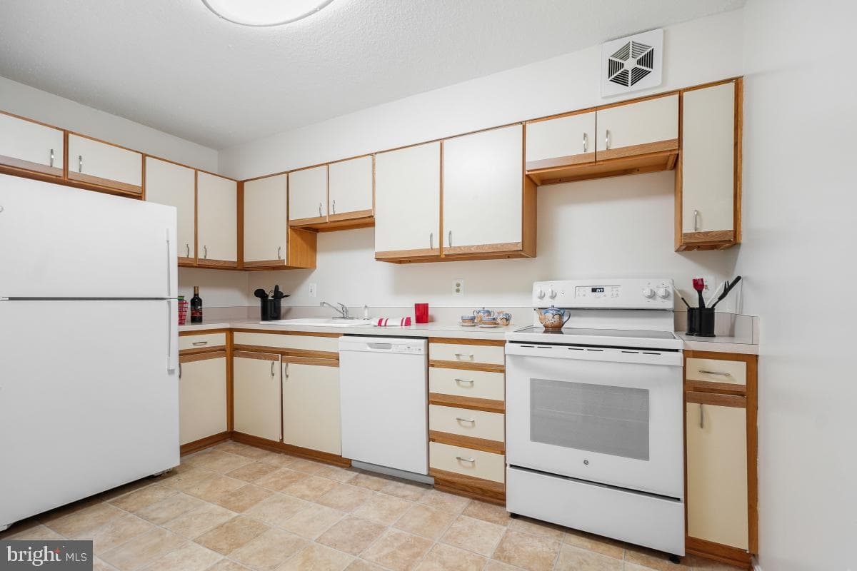 15107 Interlachen Drive #2-321 photo 18
