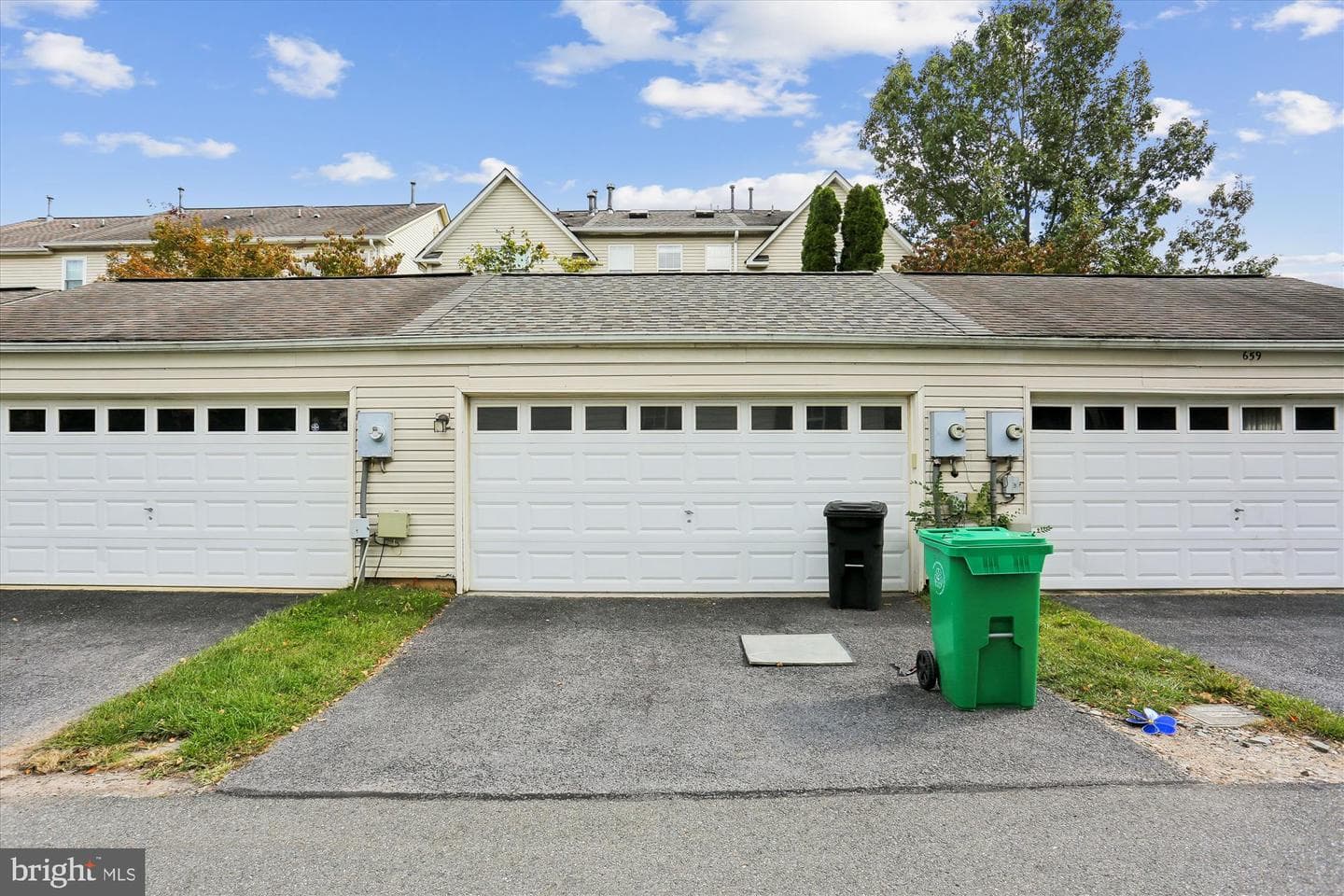655 Gatestone Square Street photo 35