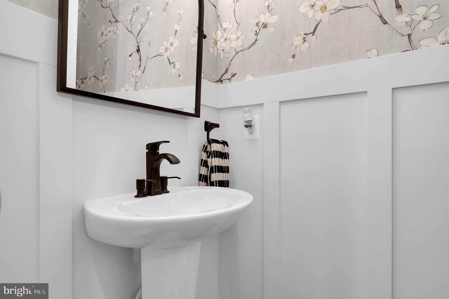 22104 Winding Woods Way photo 10