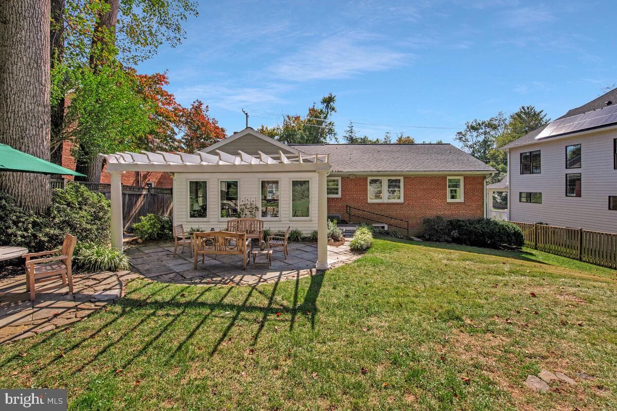 5811 Ridgefield Road photo 2